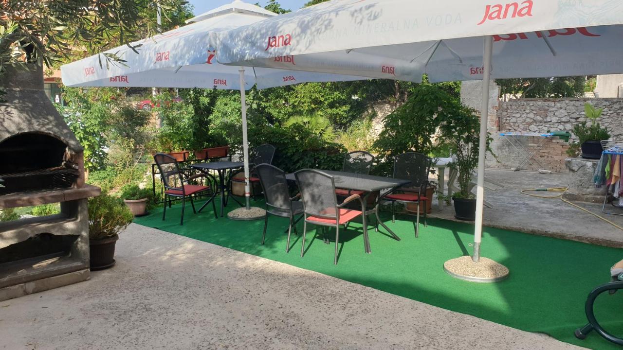 Apartments Rosa Mali Losinj Exterior photo