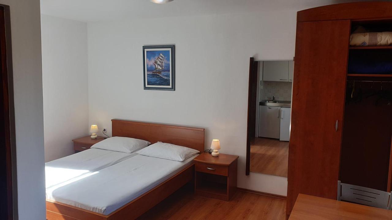 Apartments Rosa Mali Losinj Exterior photo