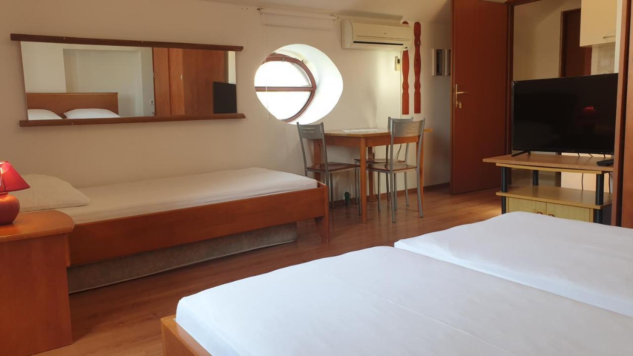 Apartments Rosa Mali Losinj Exterior photo